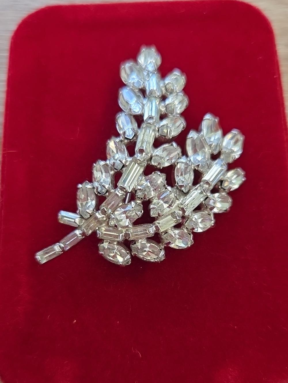 Clear Rhinestones Leaf Spray Brooch - Silver Tone